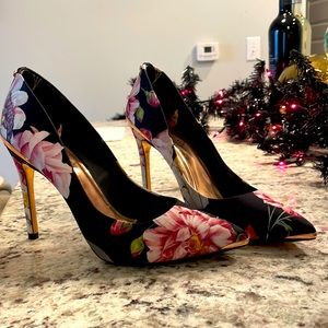 Ted Baker London floral/gold trimmed heels